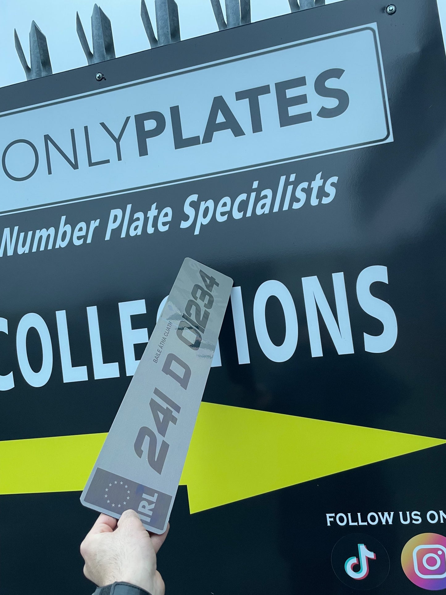 TINTED 2D SPORTY FONT REG PLATES